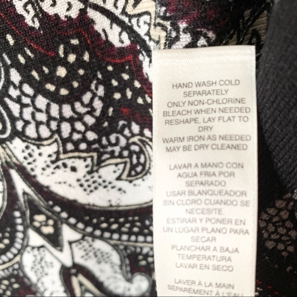 LAST CHANCE 𝅺WHITE HOUSE BLACK MARKET Lightweight Scroll Design Sweater Small - Picture 6 of 7